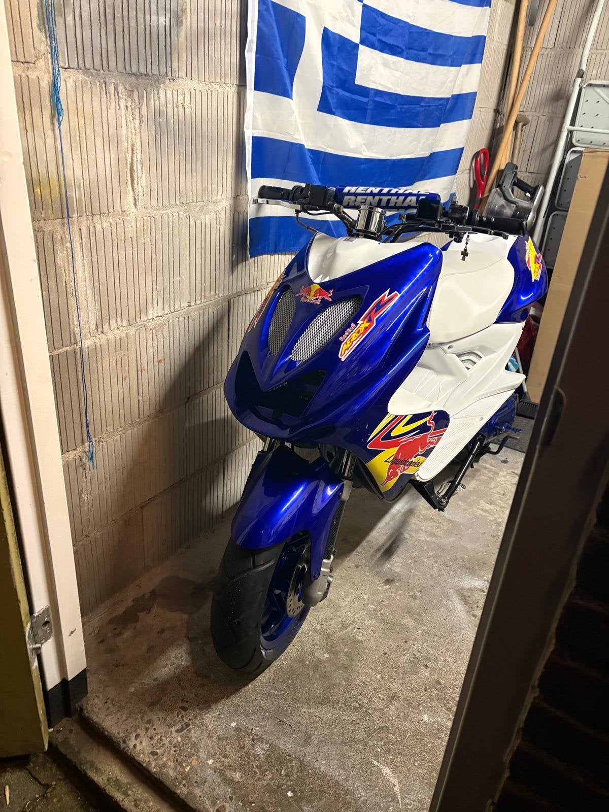 Yamaha aerox redbull editie, Fietsen en Brommers, Ophalen, Maximaal 45 km/u, 70 cc, Zo goed als nieuw