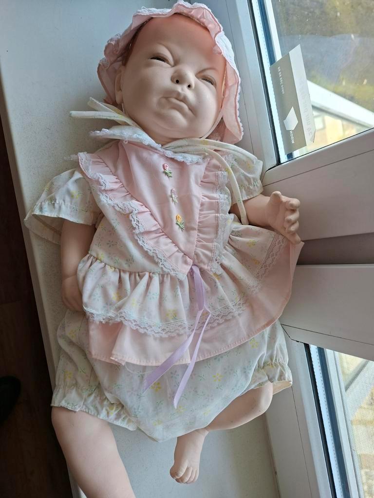 Vintage Keramieken Babypop met Roze Kleding, Ophalen