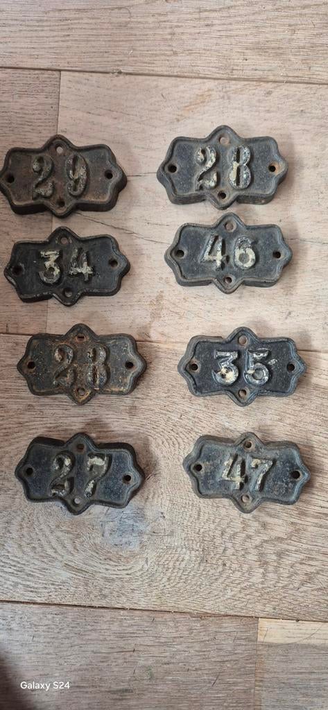 Metalen huisnummers, Ophalen