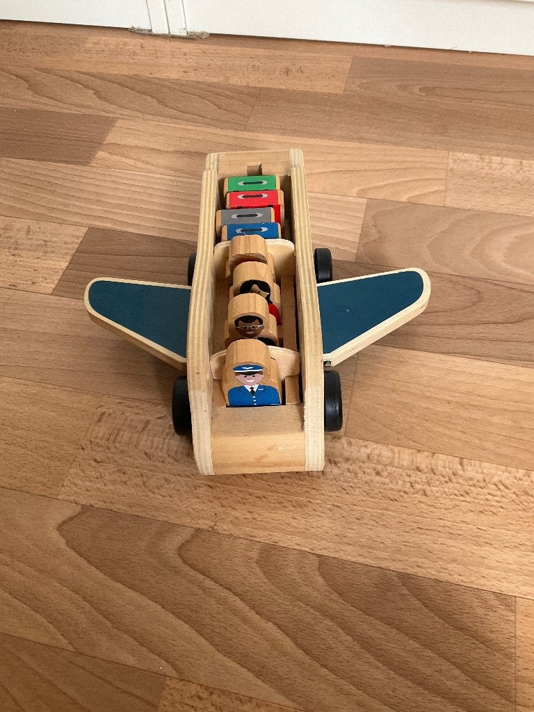 Te koop: Houten vliegtuig met poppetjes en koffers, Ophalen of Verzenden, Gebruikt, Overige typen