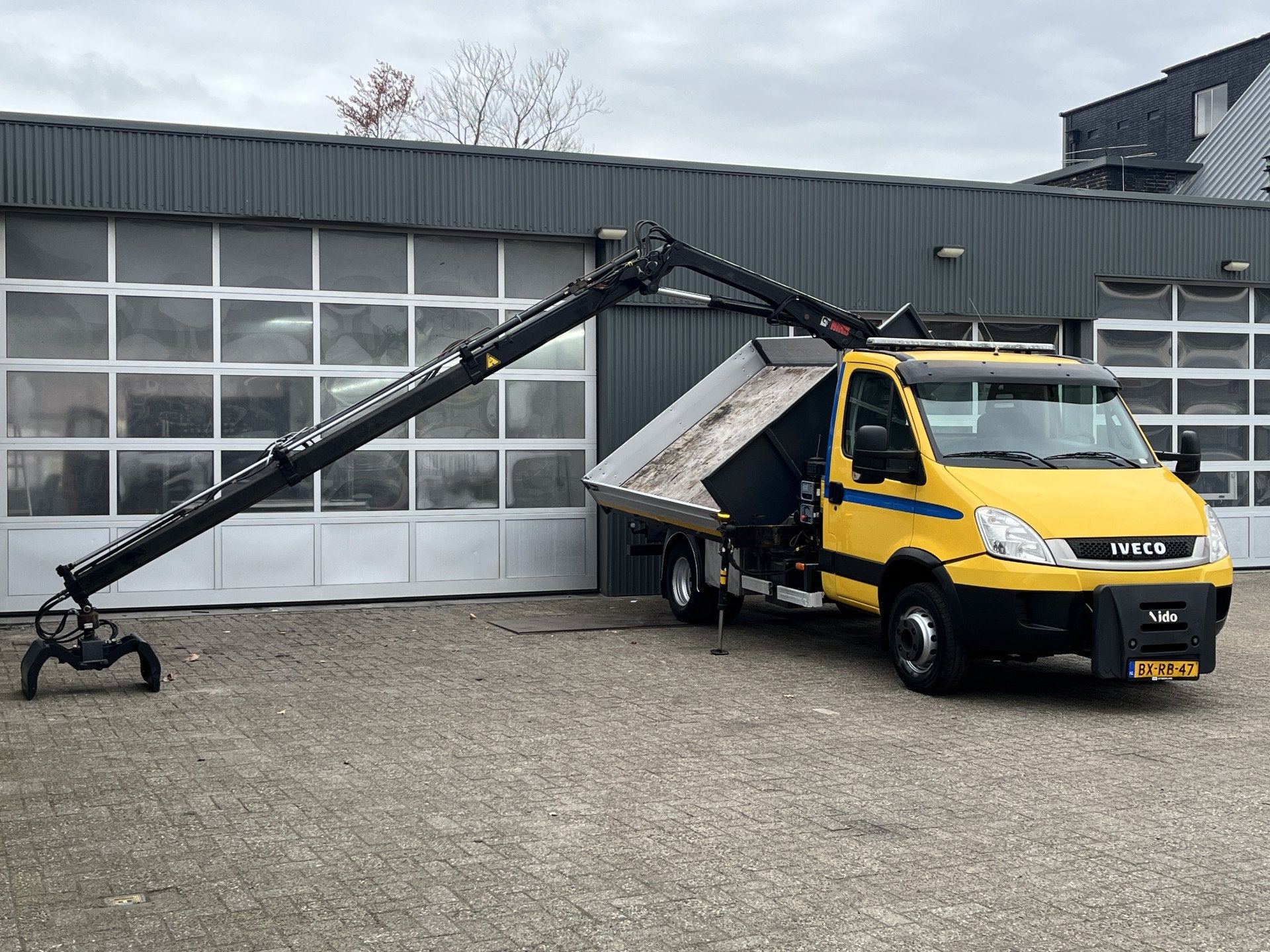 Iveco Daily 65C15 Laadkraan Drie Zijdenkipper4050kg laadverm, Auto's, Bestelauto's, Gebruikt, Zwart, 4 cilinders, Iveco