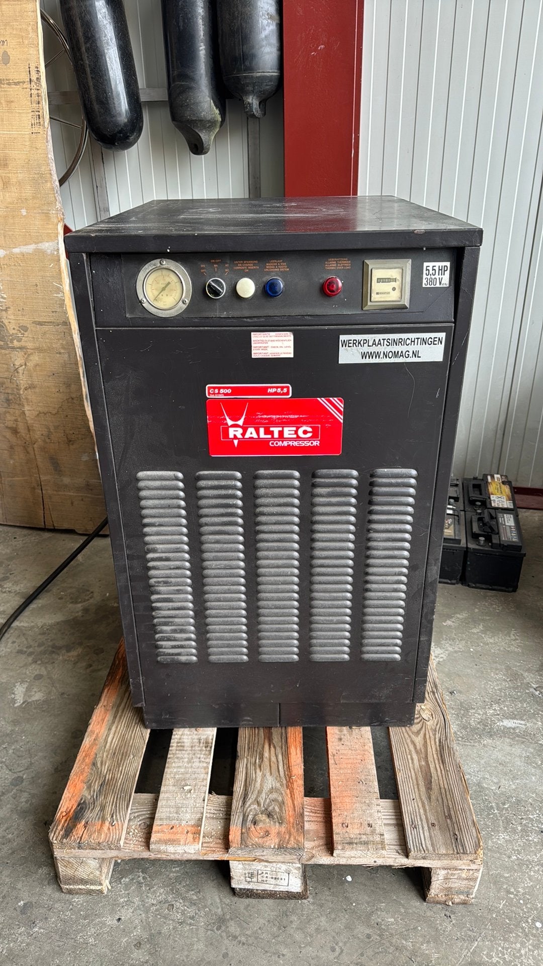 RALTEC COMPRESSION Compressor 5.5 PK 380V - 4192 uur, Gebruikt, Geluidgedempt, 6 tot 10 bar, 100 liter of meer
