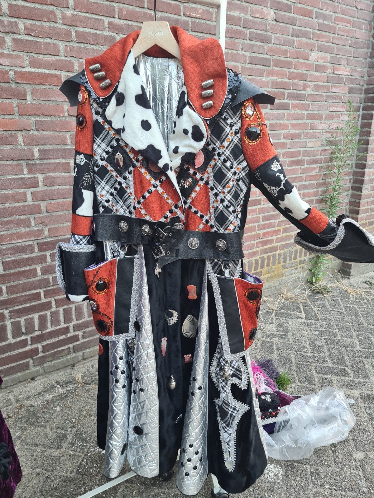 Exclusieve handgemaakte carnavalsjas- Maat L, Carnaval, Maat 42/44 (L), Ophalen of Verzenden, Zo goed als nieuw