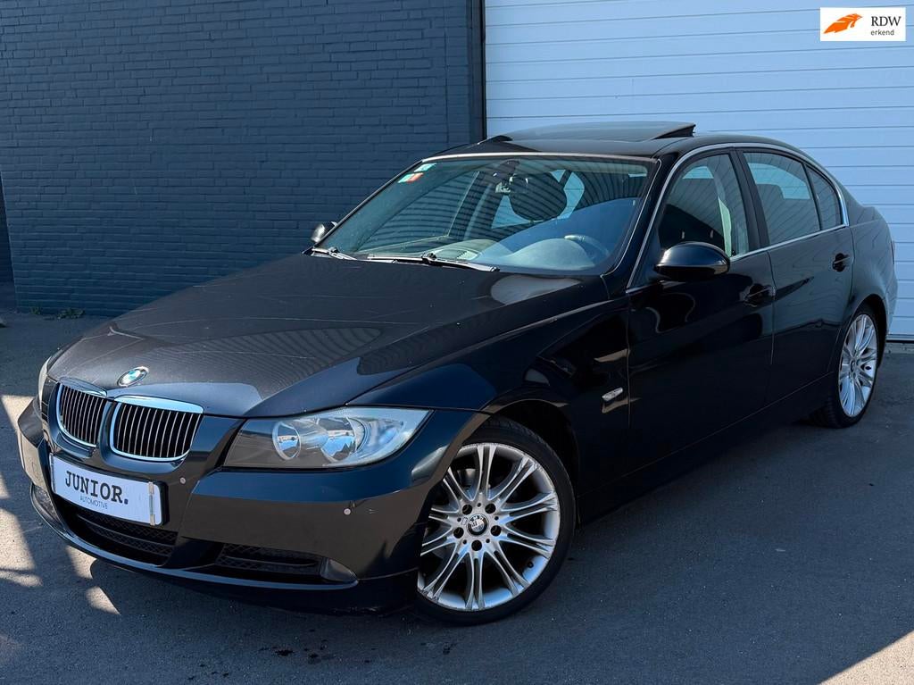 BMW 3-serie 320i SCHUIFDAK/CRUISE/PDC/CLIMA/M-VELGEN!, Auto's, BMW, Zwart, 4 cilinders, 150 pk, Zwart