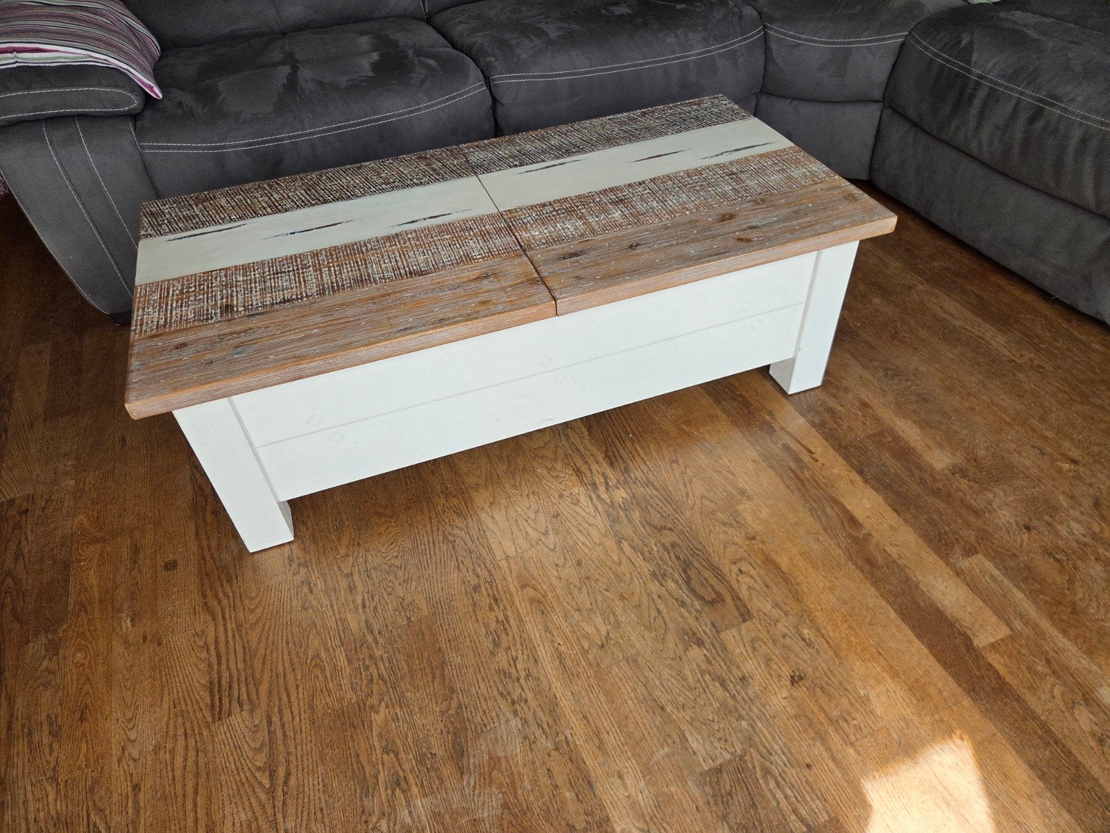 Salontafel met opbergruimte en rustieke houten blad, Huis en Inrichting, Tafels | Salontafels, Zo goed als nieuw, 50 tot 100 cm