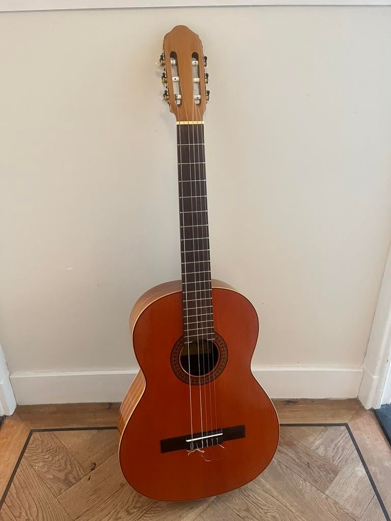 Raimundo gitaar model 106, Muziek en Instrumenten, Snaarinstrumenten | Gitaren | Akoestisch, Gebruikt, Klassieke of Spaanse gitaar