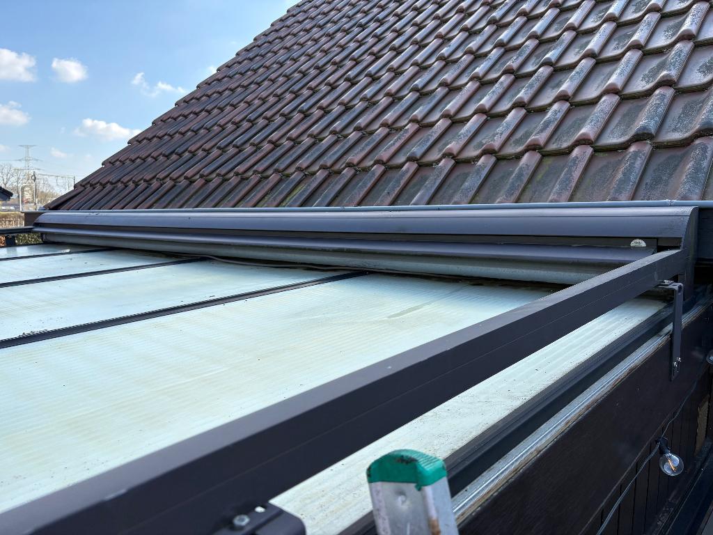 Elektrische zonneluifel voor over veranda 4m x 4m, Ophalen, Gebruikt, Elektrisch, 250 cm tot 450 cm