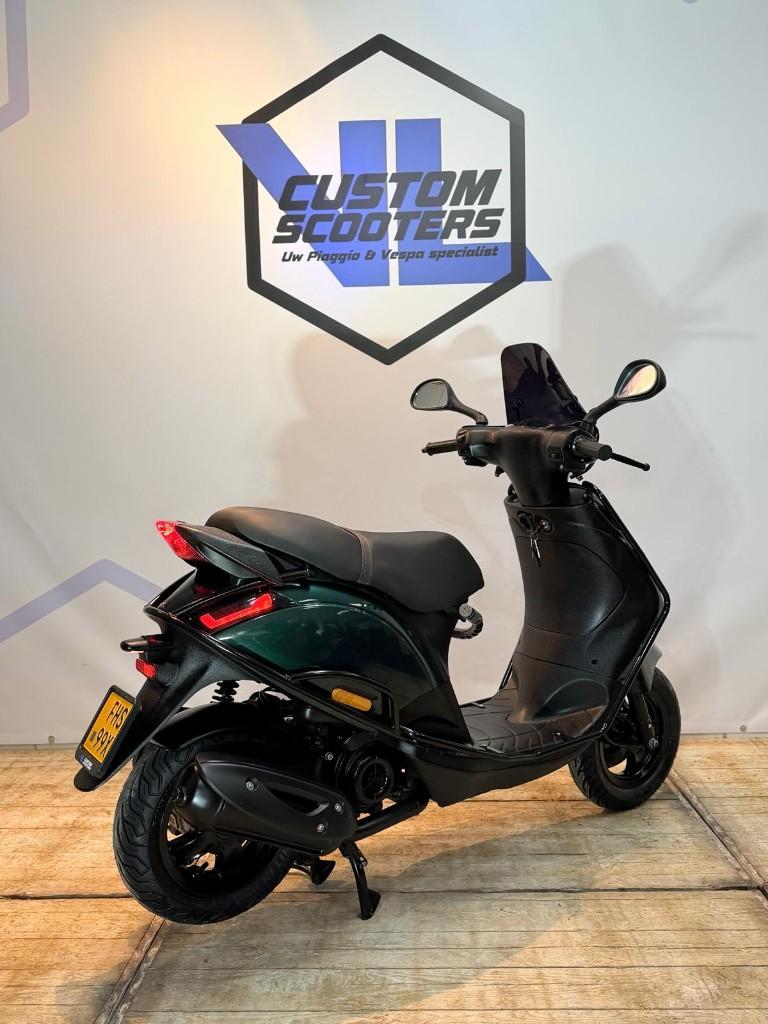 Piaggio Zip iget E5 2021 45km brom scooter full option, Fietsen en Brommers, Scooters | Piaggio, Zip, Ophalen of Verzenden, Zo goed als nieuw