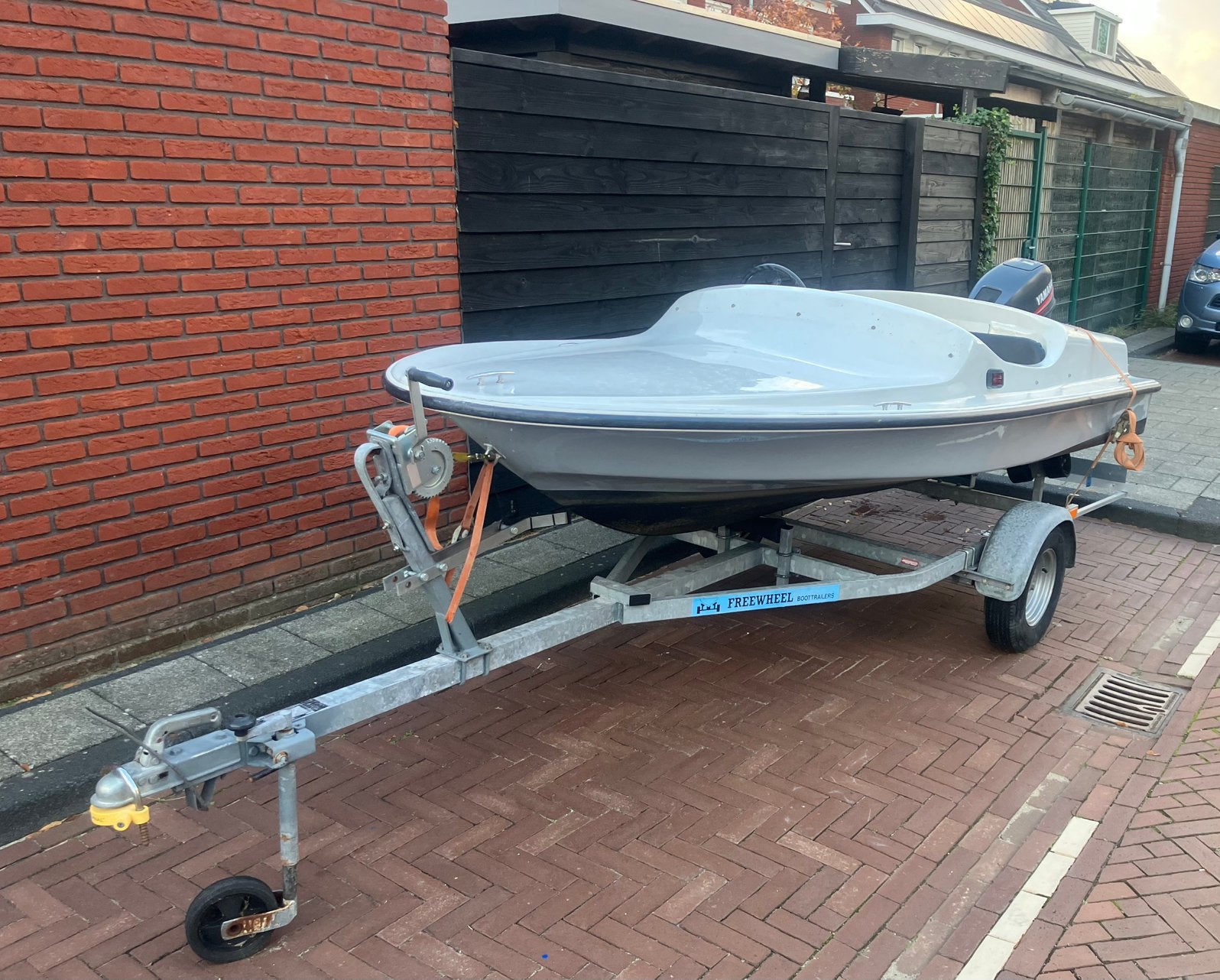 Freefire 15 pk met trailer, Ophalen, Gebruikt, Polyester, Buitenboordmotor