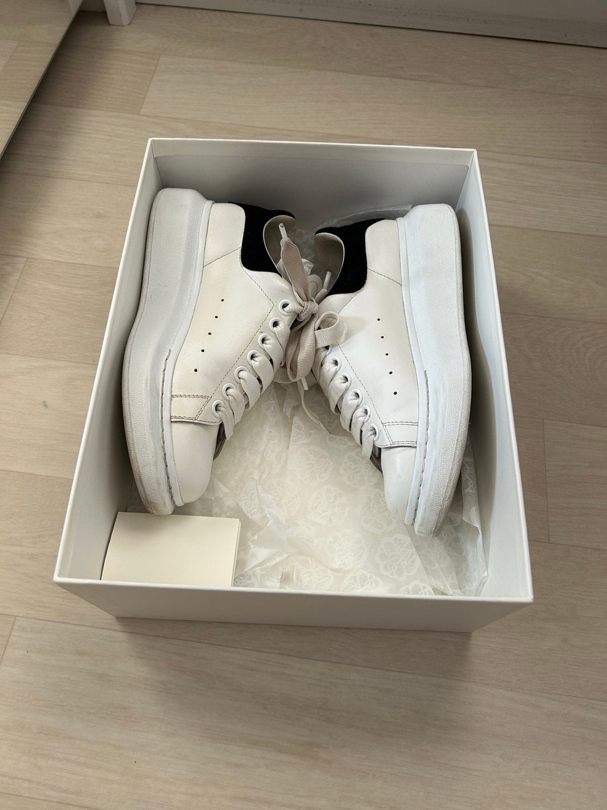 Alexander McQueen Sneakers - Maat 36/37- Zo goed als nieuw, Ophalen of Verzenden, Zo goed als nieuw, Wit, Sneakers of Gympen