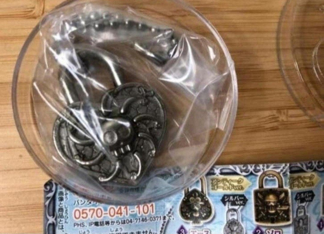 One Piece Boa Hancock Key Charm Sleutelhanger Metaal Gacha, Ophalen of Verzenden, Nieuw, Tv, Gebruiksvoorwerp