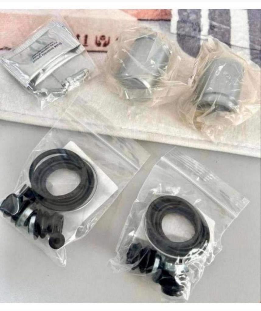 Toyota Corolla Verso 2004-2009 achter rem revisie cilinders, Ophalen of Verzenden, H, H, H