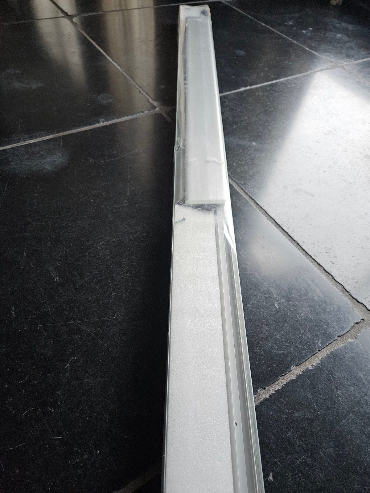 Gloednieuw velux dakraam rolgordijn cassette - 94x160cm, Ophalen, Nieuw, Rolgordijn, Verduisterend