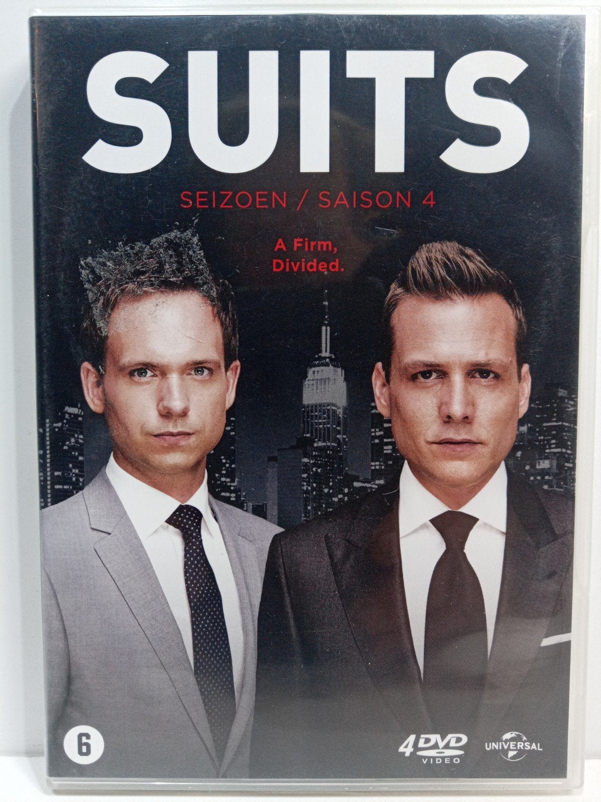 Suits Seizoen 4 DVD - A Firm, Divided, Cd's en Dvd's, Ophalen of Verzenden