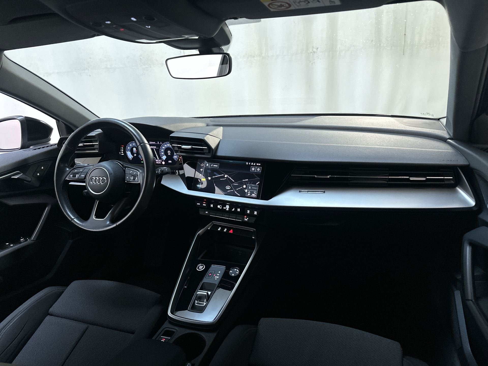 Audi A3 Sportback 30 TFSI Advanced Edition Navigatie Parkeer, Dealer onderhouden, Stof, Gebruikt, Origineel Nederlands