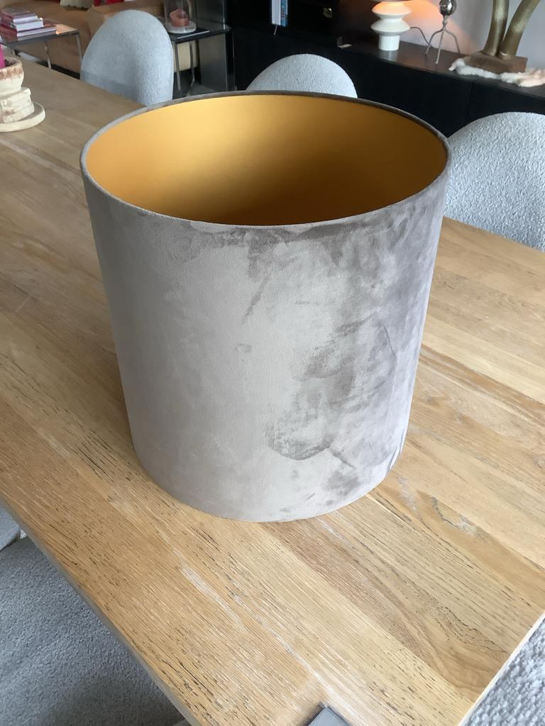 Grote velours taupe lampenkap met gouden binnenkant 40x40 cm, Ophalen, Gebruikt, 25 tot 50 cm, Rond