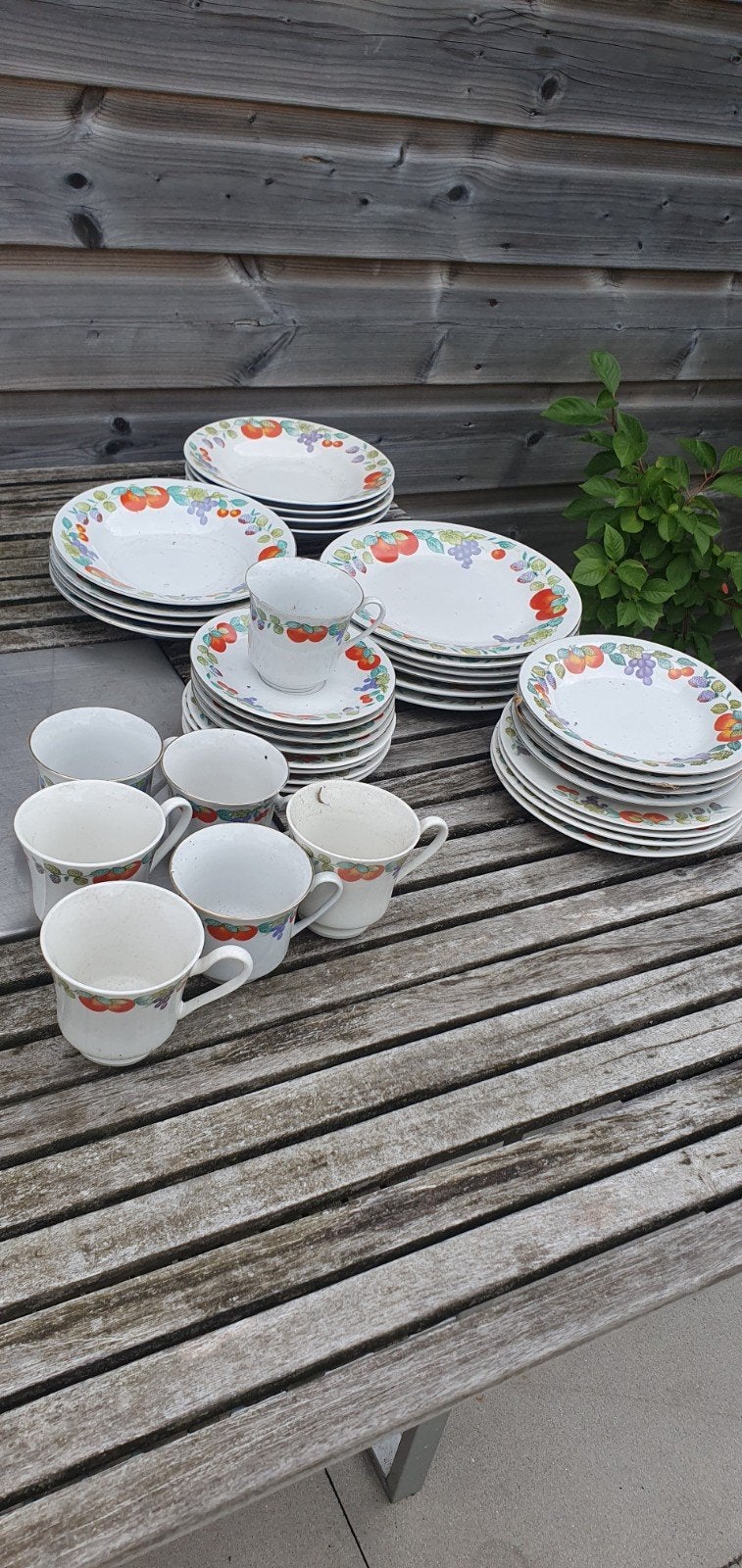 Incompleet servies voor 7 personen met fruitdecoratie, Ophalen of Verzenden, Gebruikt, Keramiek, Compleet servies