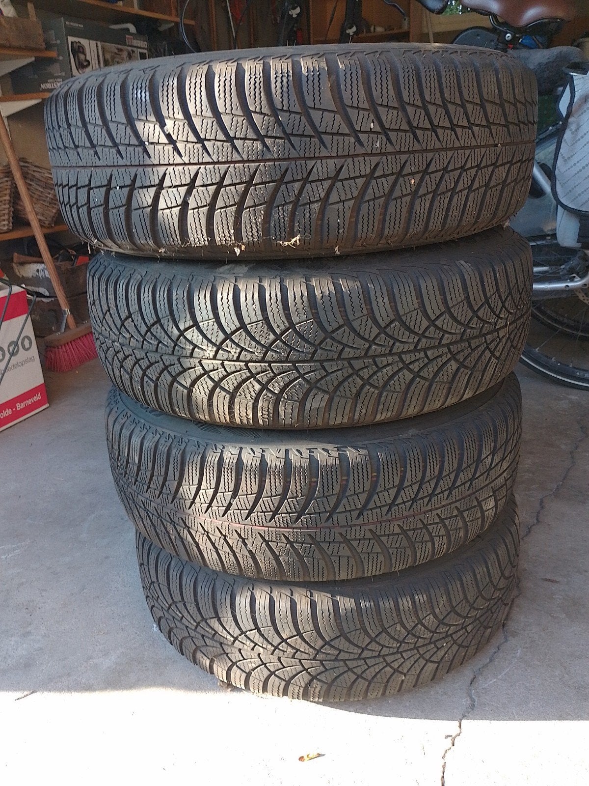 Bridgestone Blizzak winterbanden op stalen velg 185/65 R15, Gebruikt, 15 inch, Banden en Velgen, Personenwagen