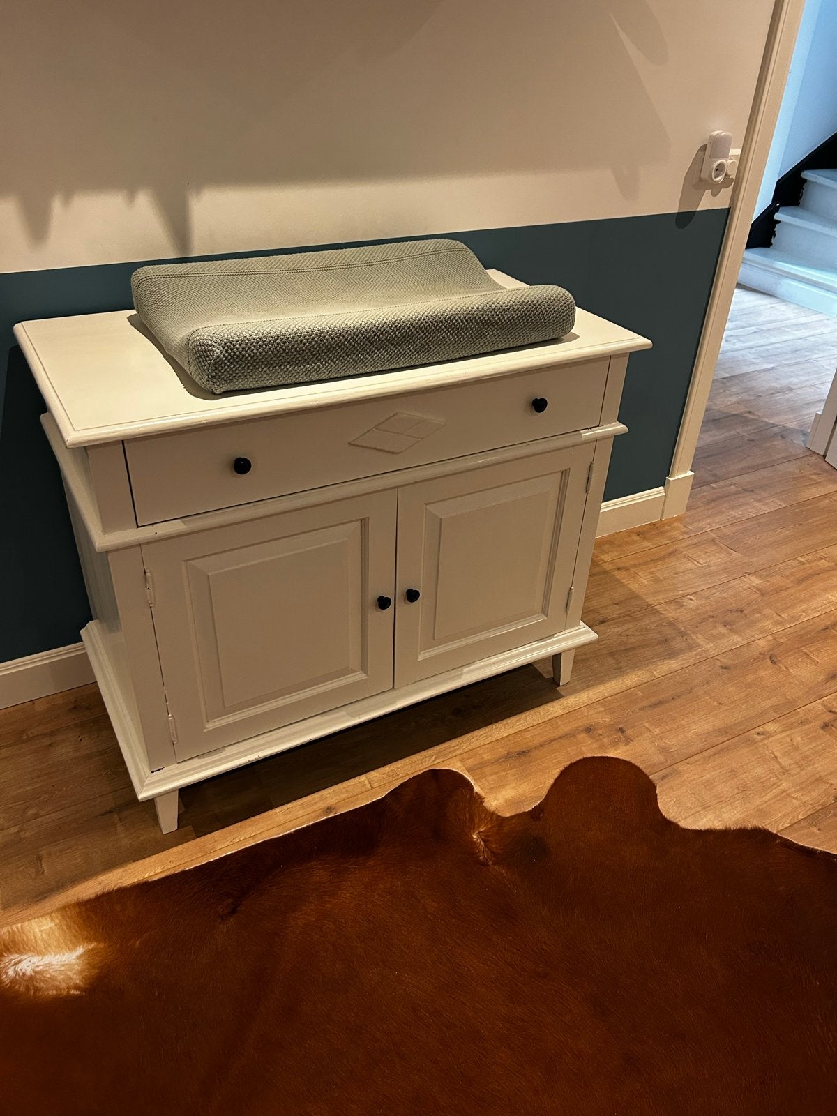 Witte landelijke commode met lade en kastjes, Kinderen en Baby's, Kinderkamer | Commodes en Kasten, Ophalen, Gebruikt, 50 tot 70 cm