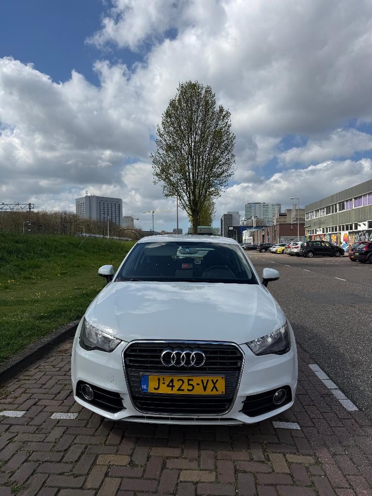 Audi A1 1.2 Tfsi 63KW SB 2012 Wit, Auto's, Voorwielaandrijving, Stof, A1, Zwart