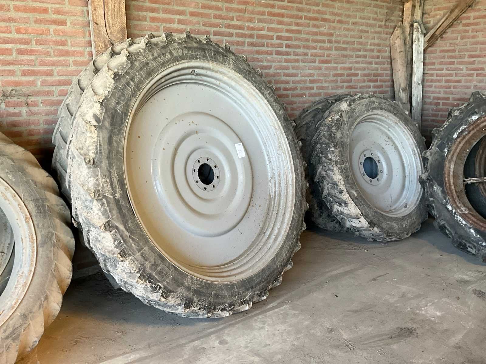 BKT Agrimax RT955 CultuurBanden set met velgen