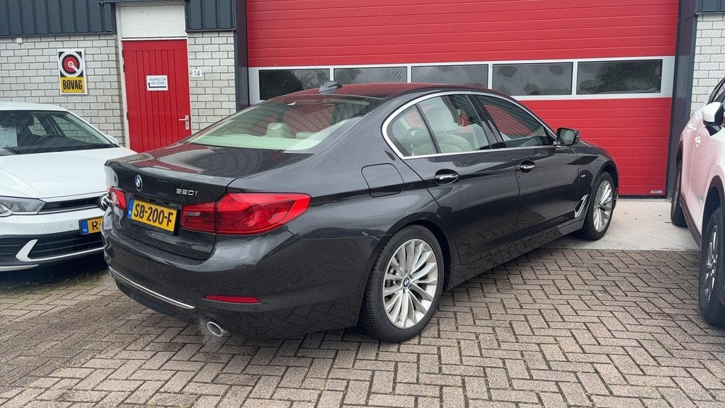BMW 5-serie 520i High Executive ZEER MOOI! / FULL LED / 360G, Auto's, Automaat, 1998 cc, Achterwielaandrijving, Gebruikt