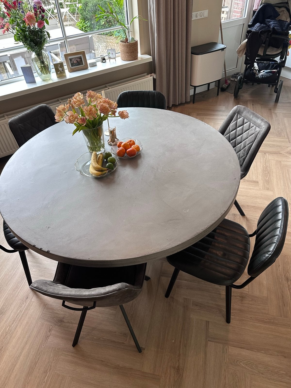 Ronde betonnen eettafel - 150cm diameter, Ophalen, Overige materialen, Gebruikt, 100 tot 150 cm