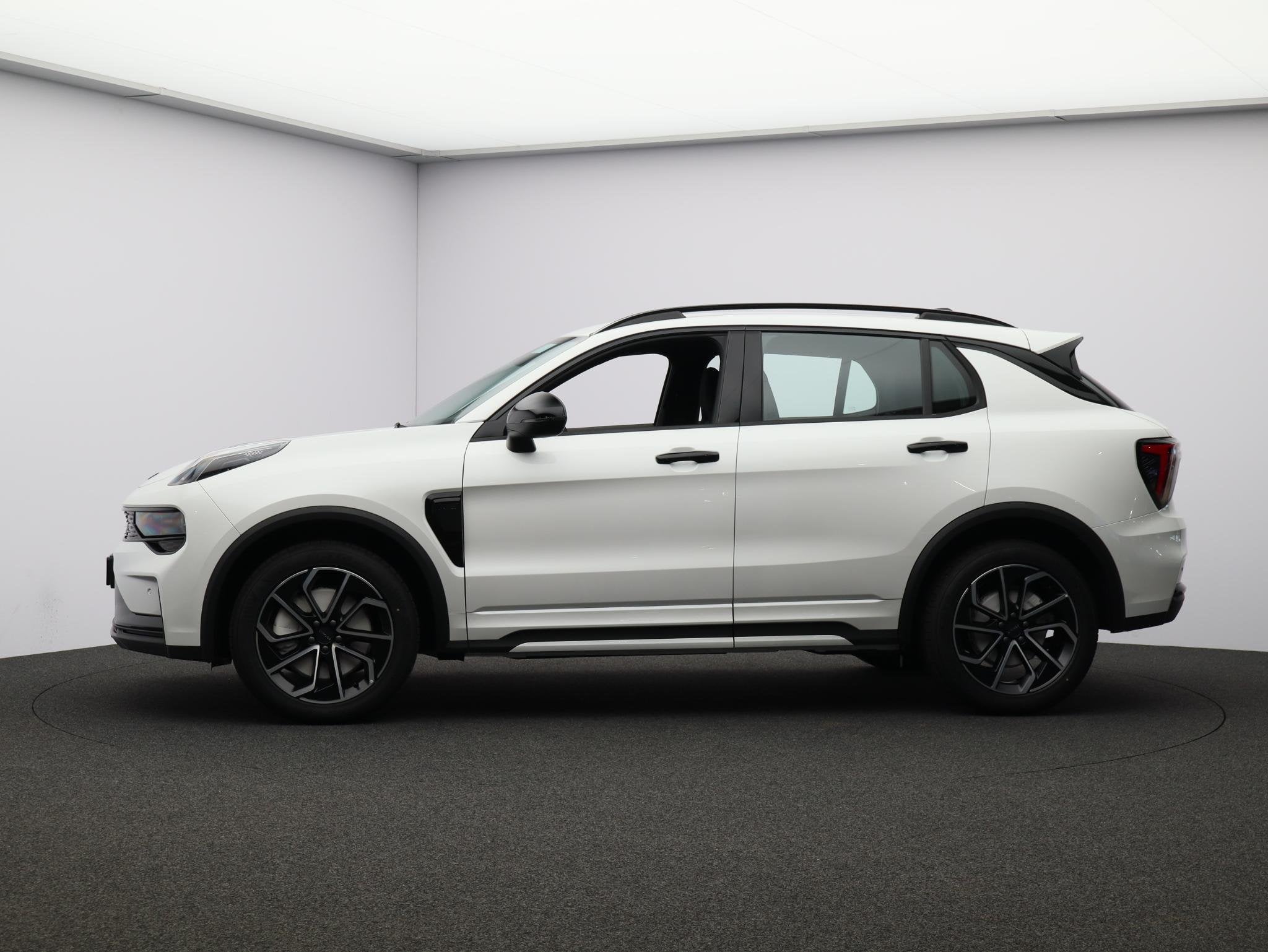 Lynk & Co 01 1.5 Core VOORRAADACTIE! € 43145.- VOOR € 36, 1800 kg, Euro 6, 4 cilinders, Alcantara