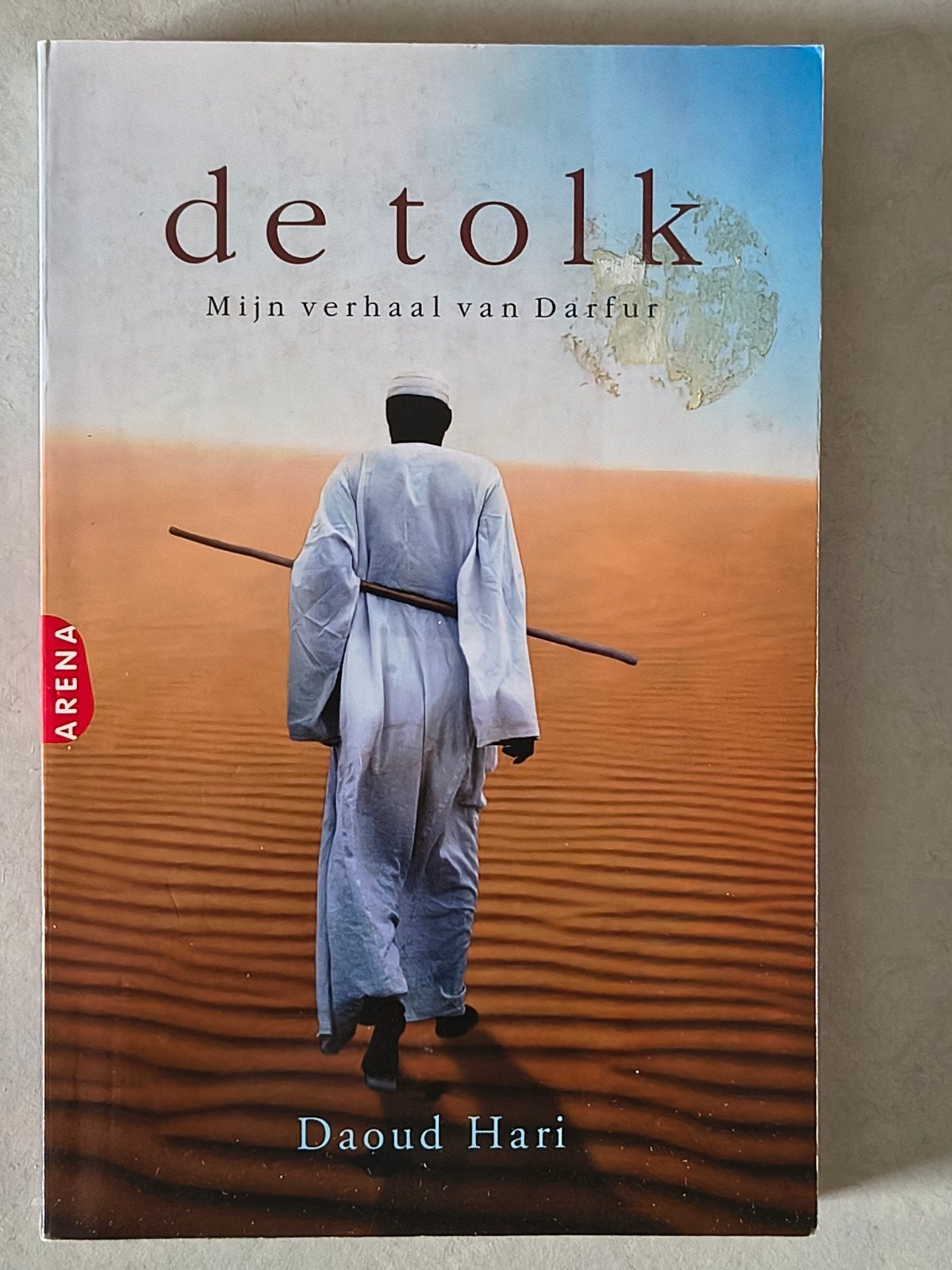 Daoud Hari - De tolk, Ophalen of Verzenden, Zo goed als nieuw, Daoud Hari