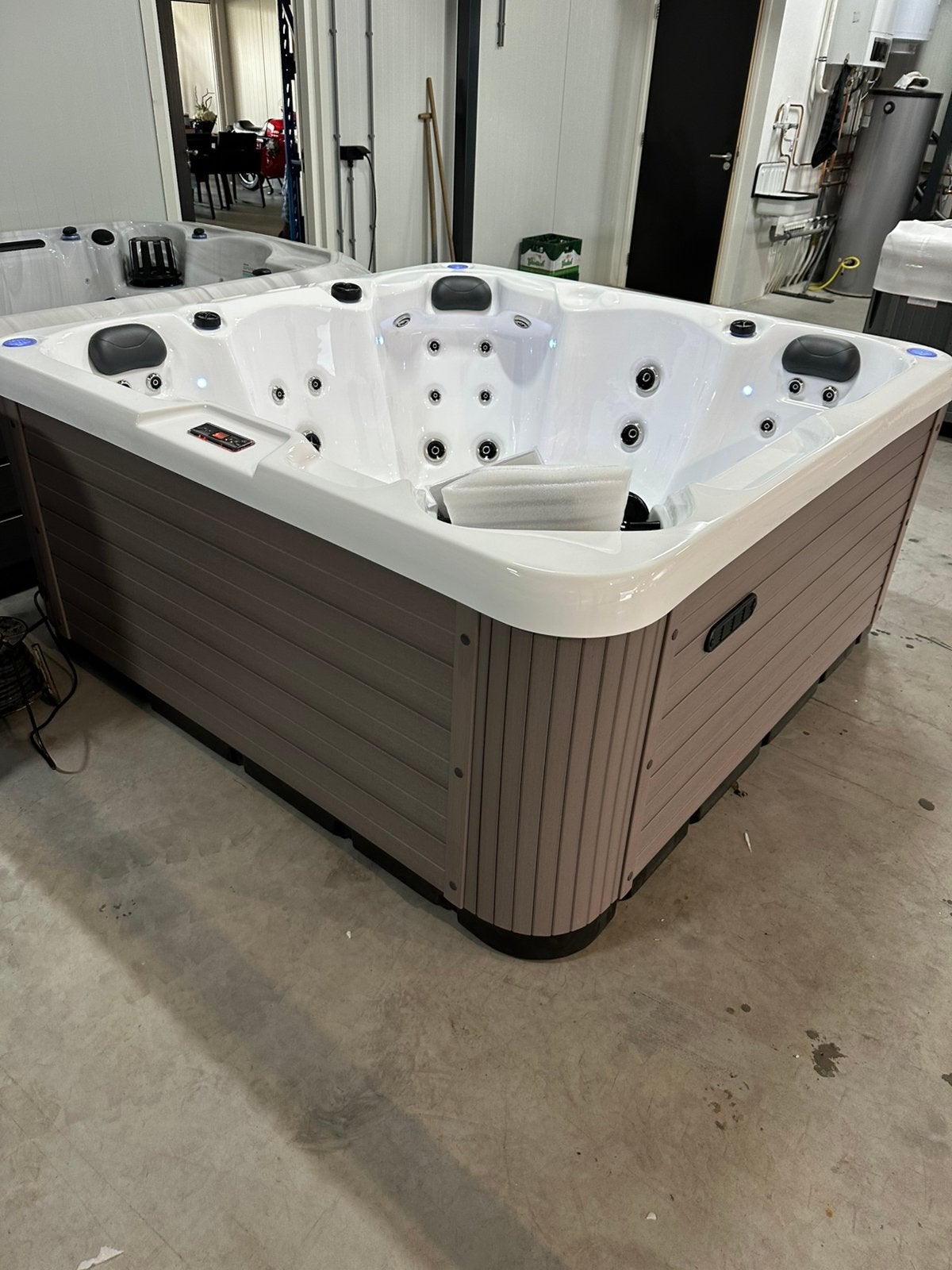 SPA JACUZZI IN WEERSELO NIEUW, Tuin en Terras, Bubbelbaden en Hottubs, Ophalen of Verzenden, Zo goed als nieuw, Filter