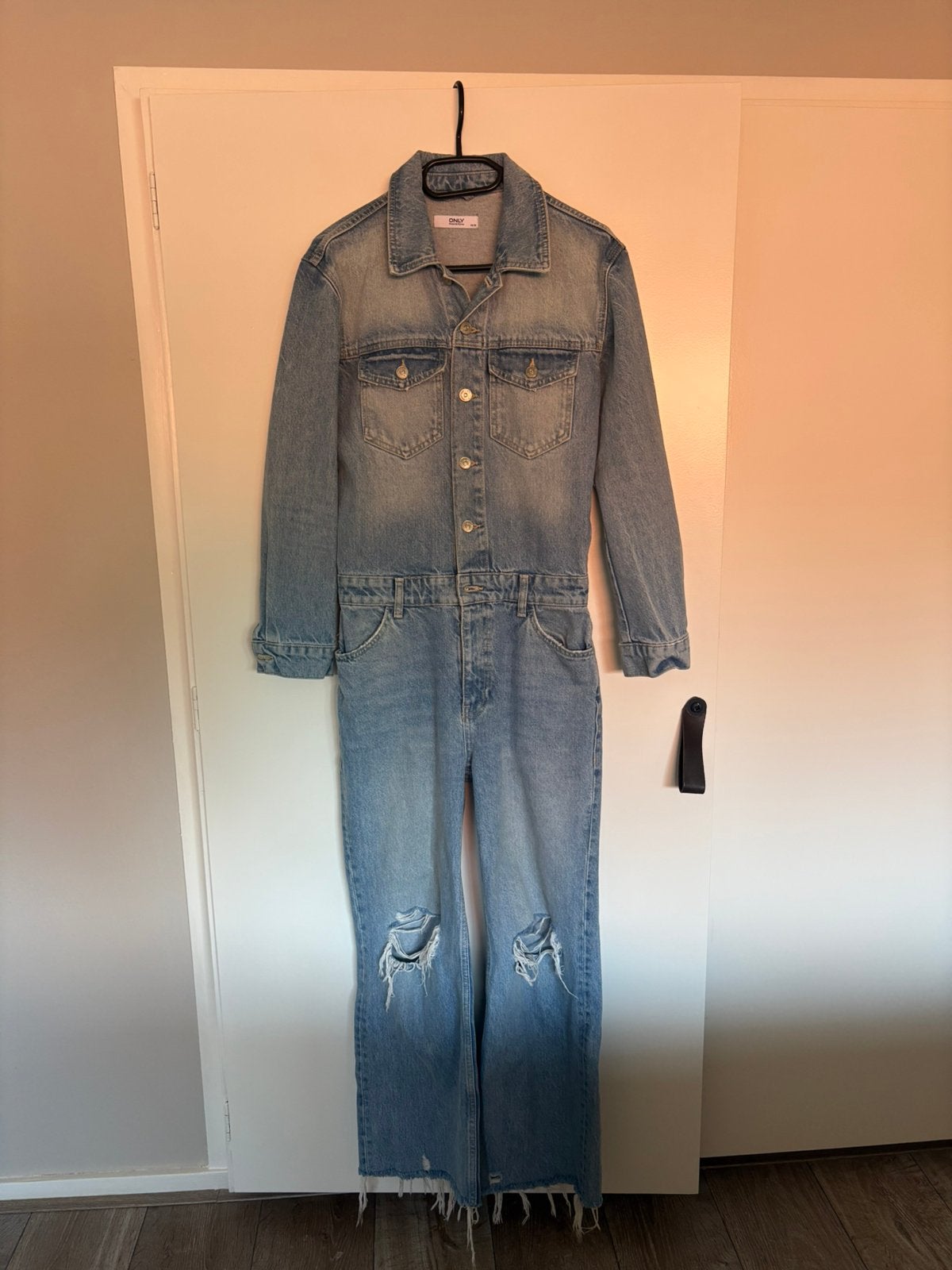 ONLY Neon & Nylon Denim Jumpsuit met scheuren, Kleding | Dames, Jumpsuits, Ophalen of Verzenden, Gedragen, Maat 34 (XS) of kleiner
