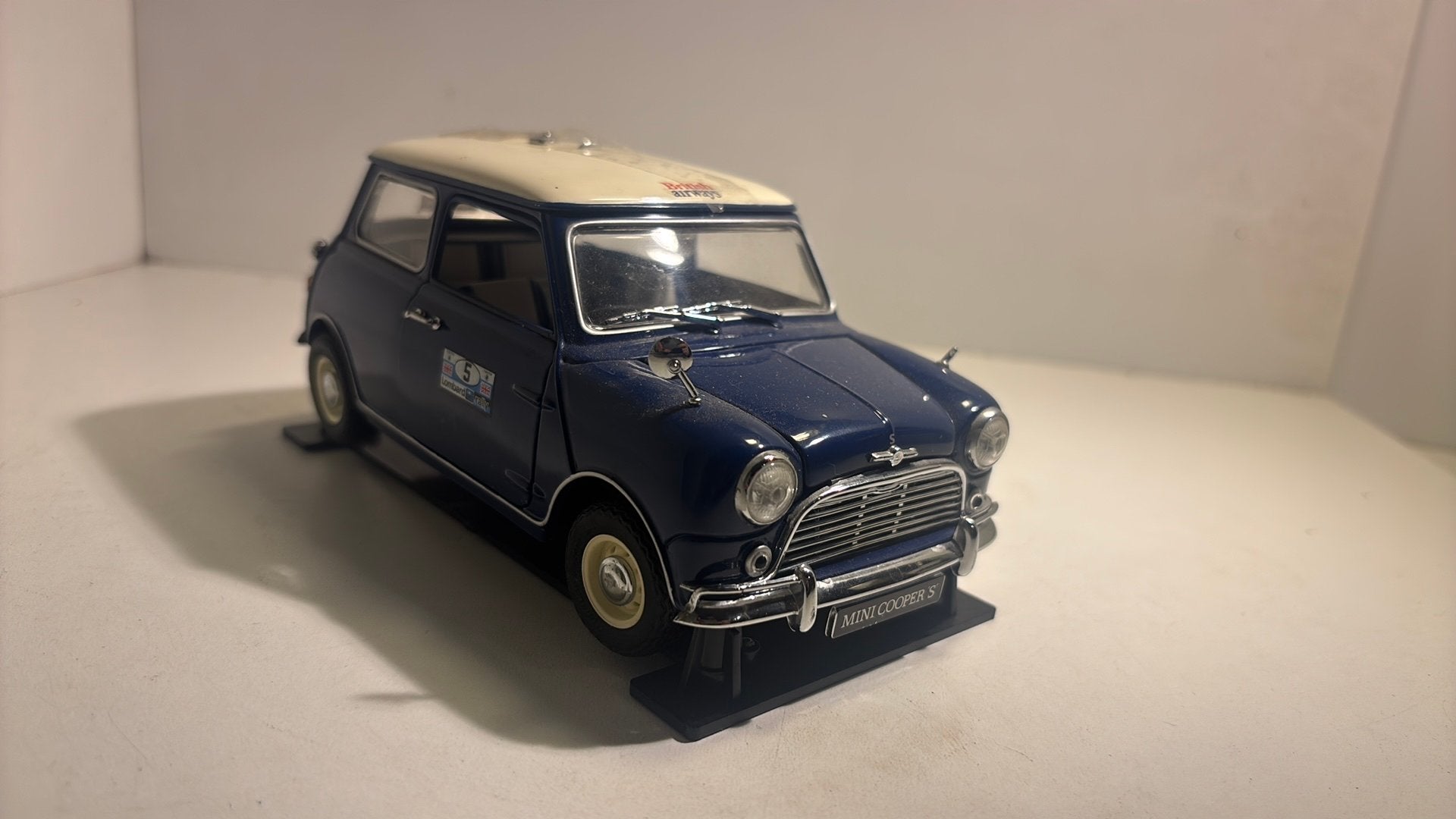Mini cooper s british airways rally Kyosho 1.18, Kyosho, Ophalen of Verzenden, A, A