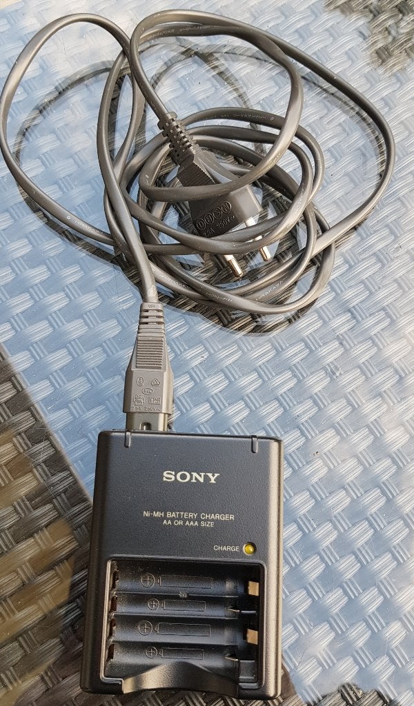 Sony oplader, weinig gebruikt, Ophalen, Zo goed als nieuw