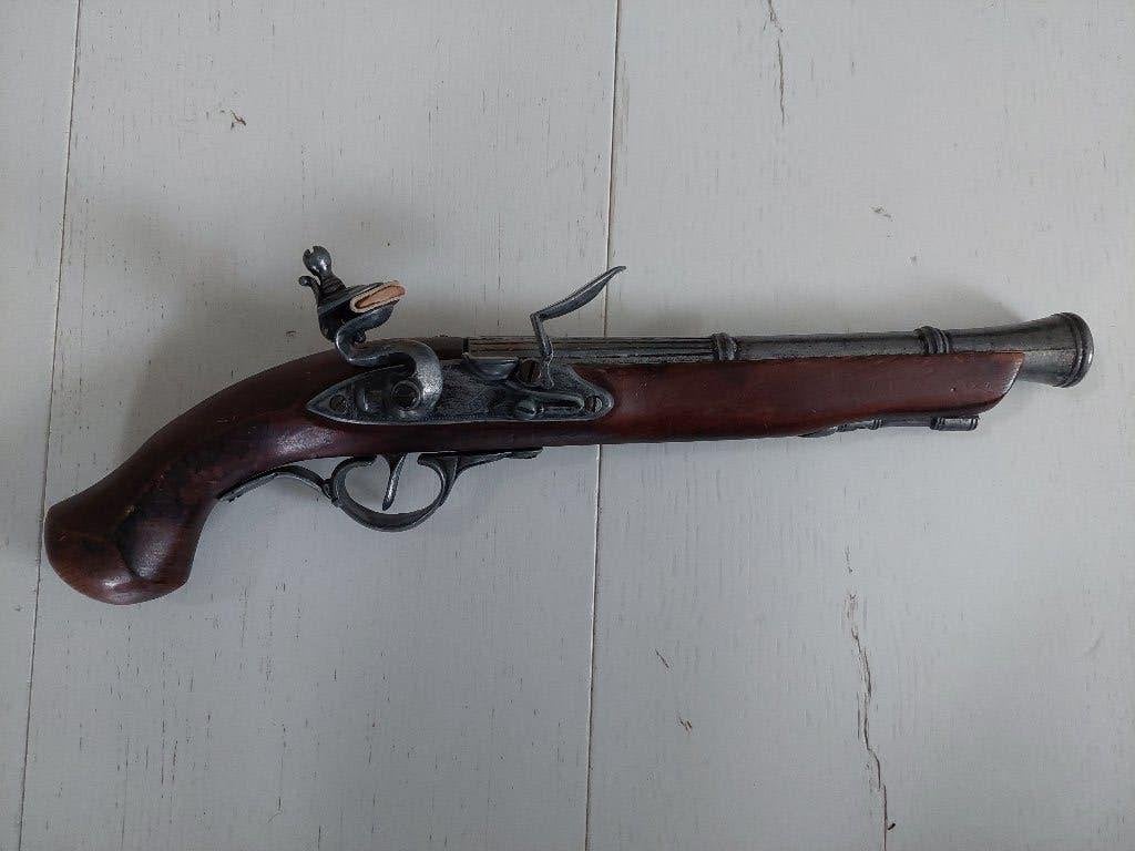 Decoratieve replica vuursteenpistool, Ophalen
