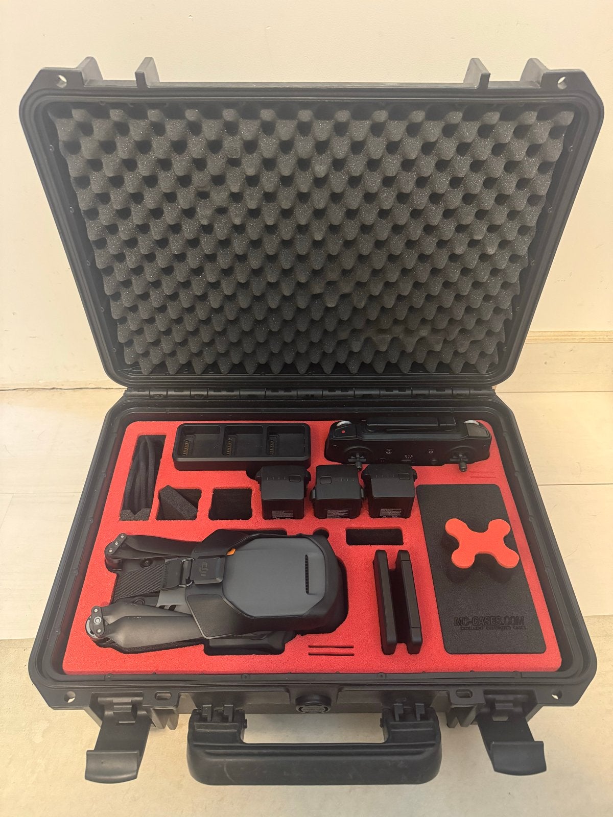 DJI Mavic 3 Cine, Fly More Combo en koffer, 30 tot 45 minuten, Extra accu('s), Ophalen of Verzenden, Zo goed als nieuw