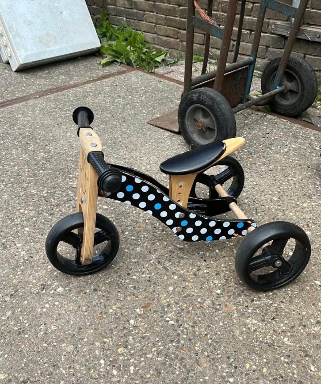 Houten loopfietsje met stippen - Gratis ophalen, Fietsen en Brommers, Ophalen, Gebruikt, Minder dan 16 inch