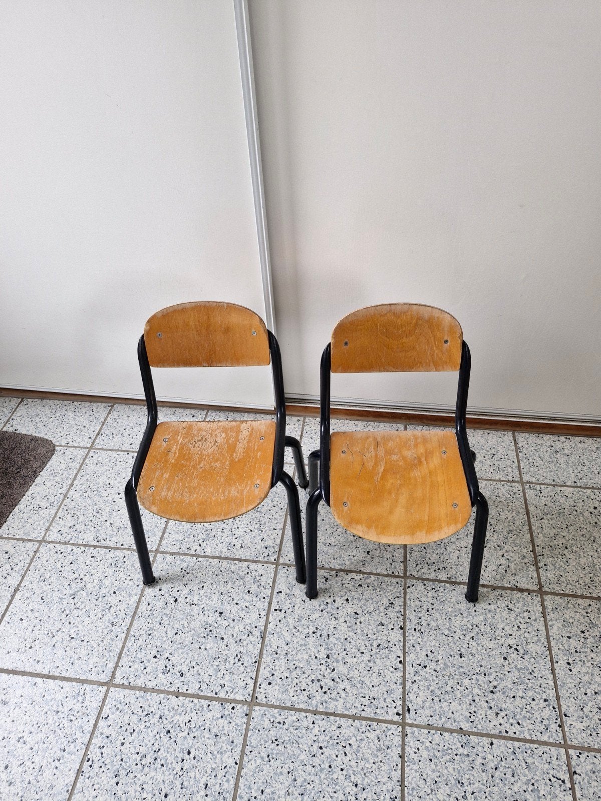 Vintage kinderbureau met twee stoeltjes, Kinderen en Baby's, Ophalen, Gebruikt, Tafel(s) en Stoel(en)