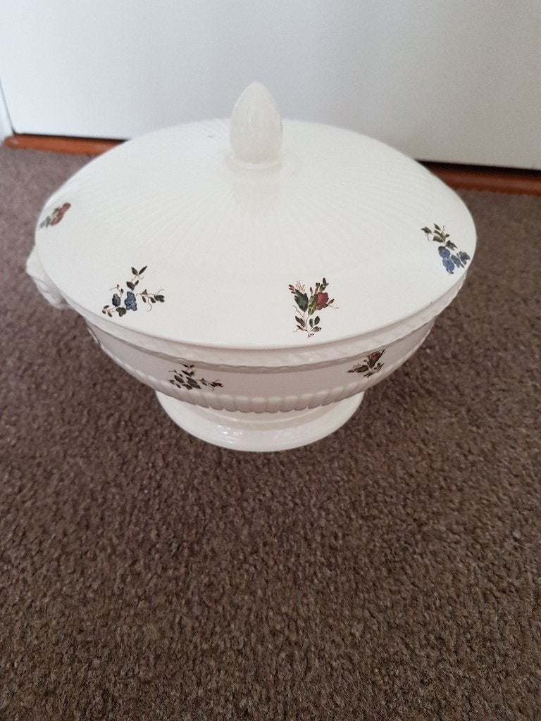 2 Wedgwood Conway Dekschalen!!, Huis en Inrichting, Overige typen, Ophalen of Verzenden, Zo goed als nieuw, Wedgwood