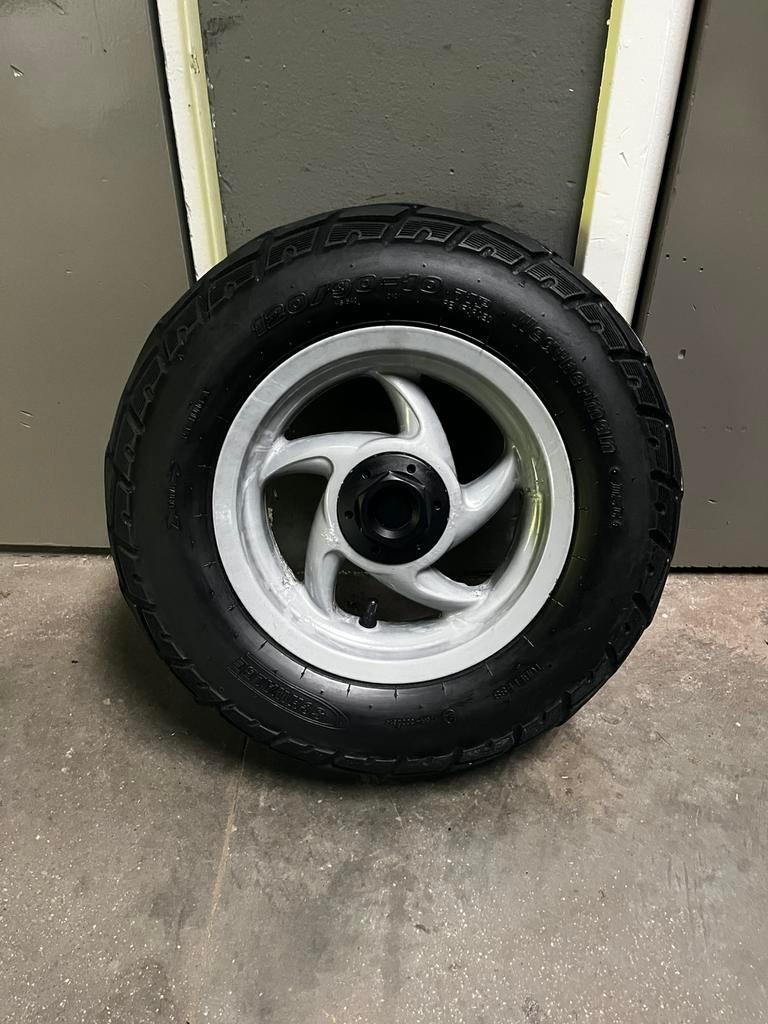 Piaggio typhoon achterband, Ophalen of Verzenden, Gebruikt, Overige typen