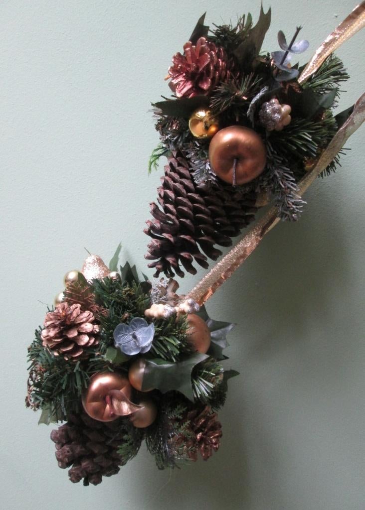 2 Grote Dennenappels Goud Deco Kunst Groen Kerst Hangers, Ophalen of Verzenden, Nieuw