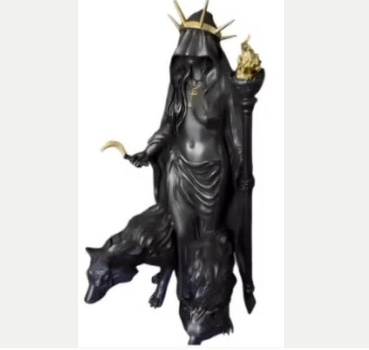Prachtig beeldje heks godin zwart met gouden kroon (20cm)
