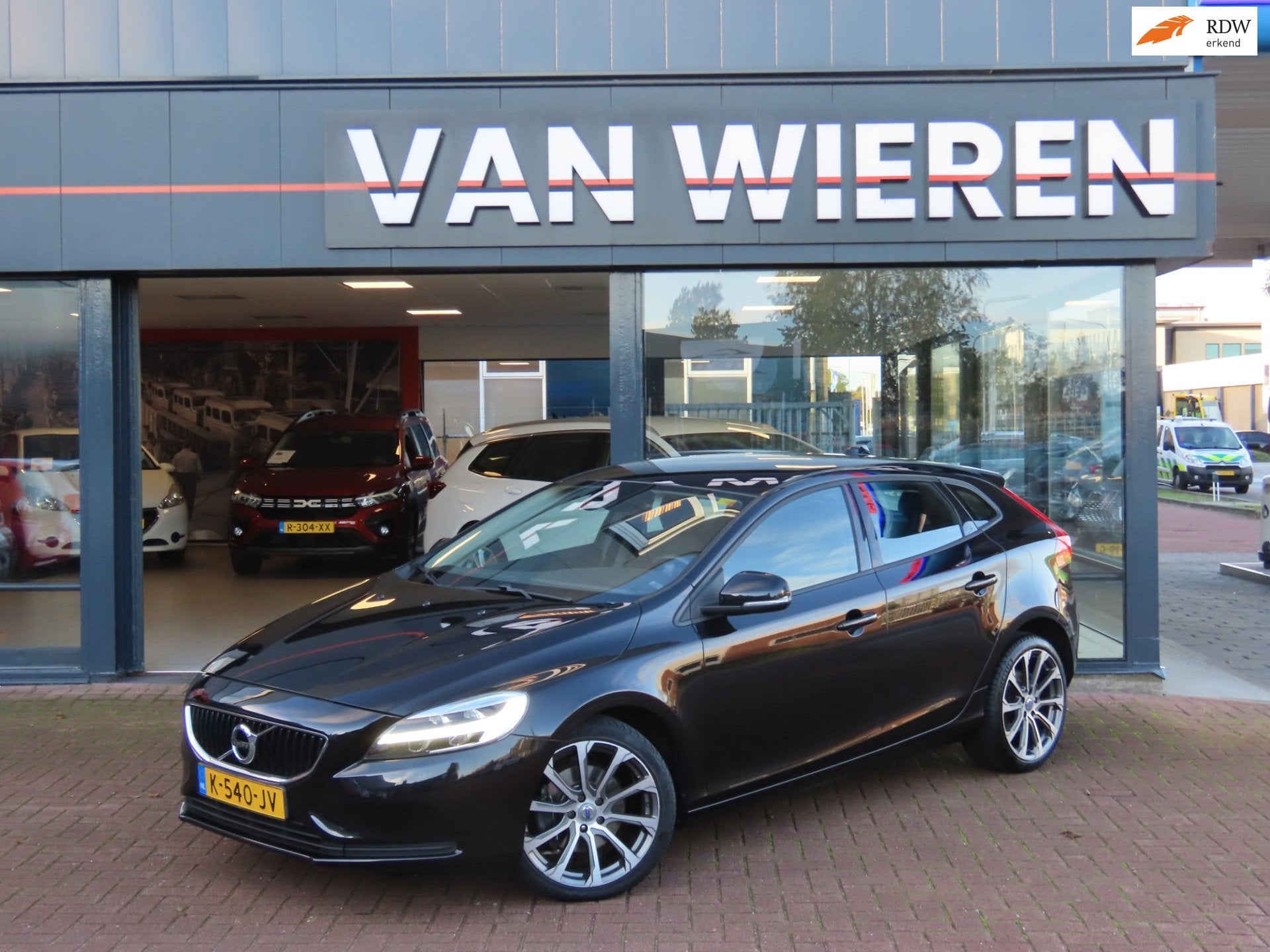 Volvo V40 2.0 T2 Navi LED 18" PDC Cruise Bluetooth, Auto's, Voorwielaandrijving, Dealer onderhouden, Stof, Gebruikt