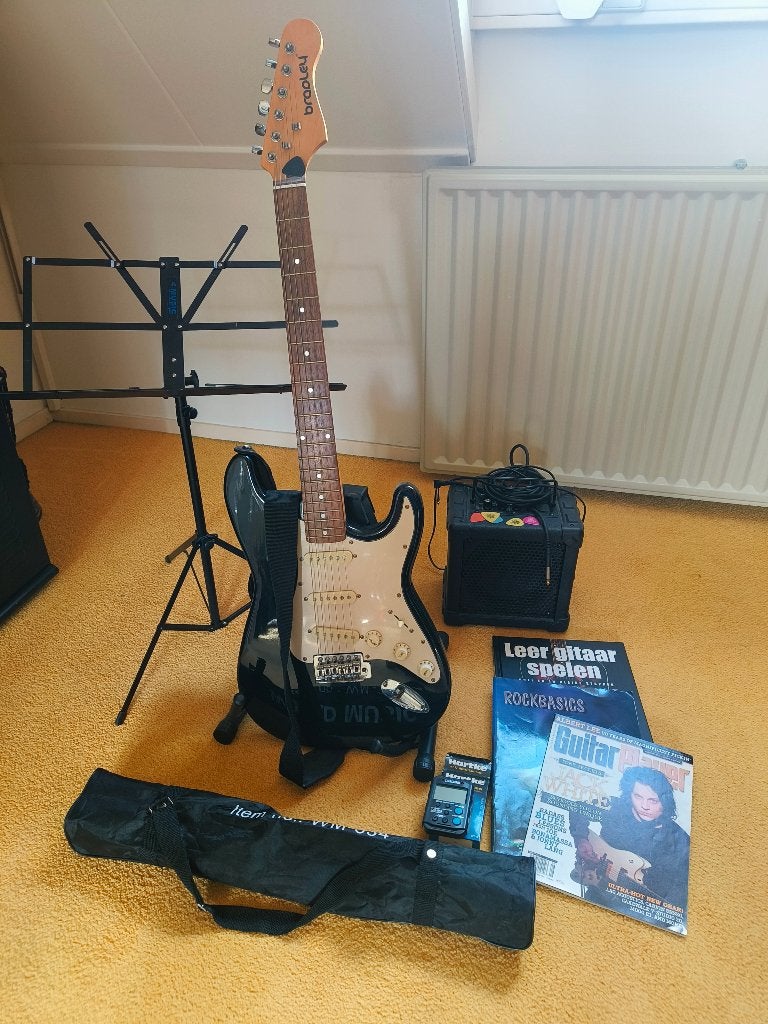 Electrische gitaar met toebehoren, merk Bradley, Muziek en Instrumenten, Met versterker, Zo goed als nieuw, Solid body, Ophalen