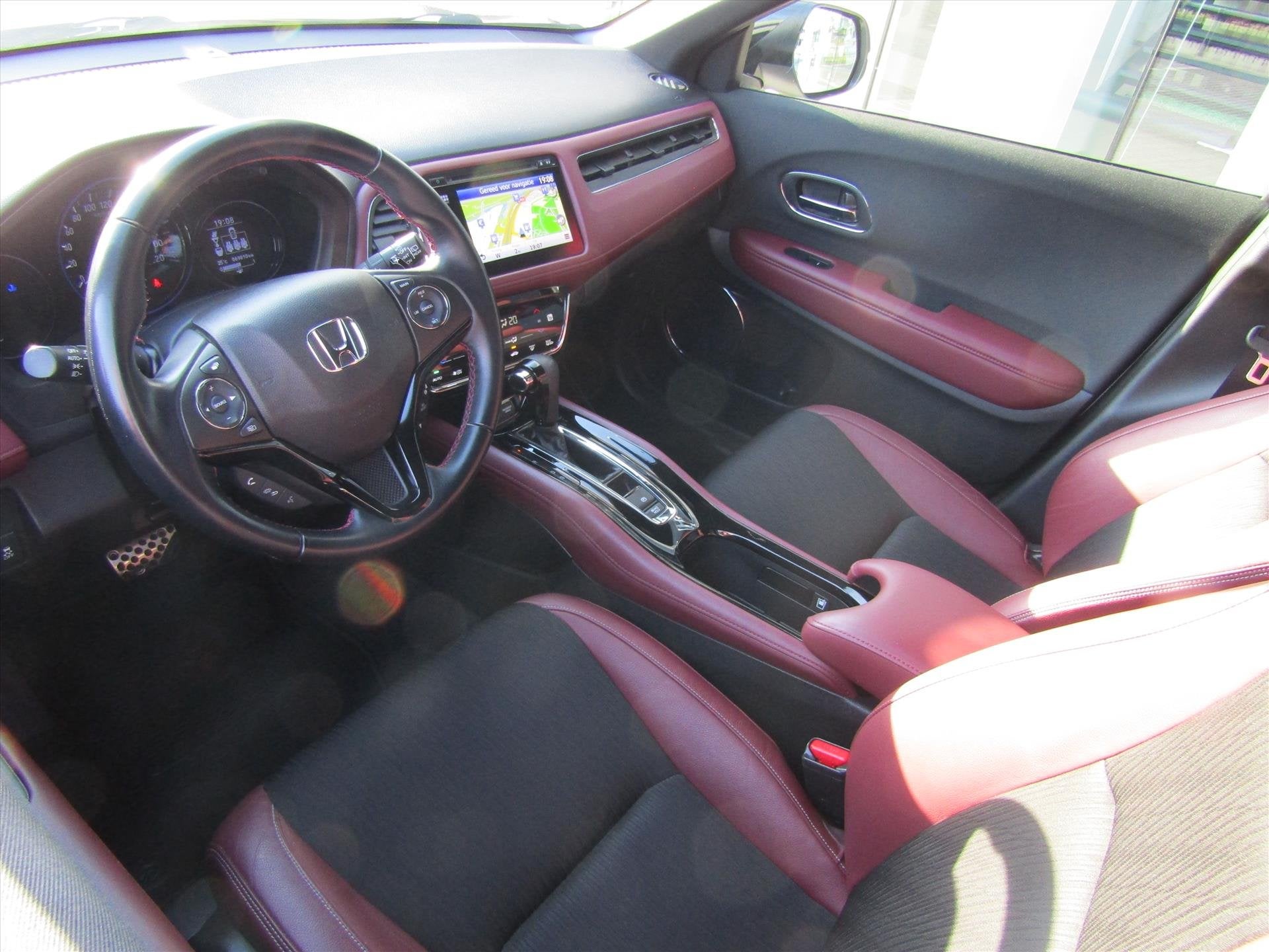 Honda HR-V 1.5 i-VTEC 182pk CVT TURBO Sport, Trekhaak afneem, Auto's, Automaat, Dealer onderhouden, Euro 6, Leder en Stof