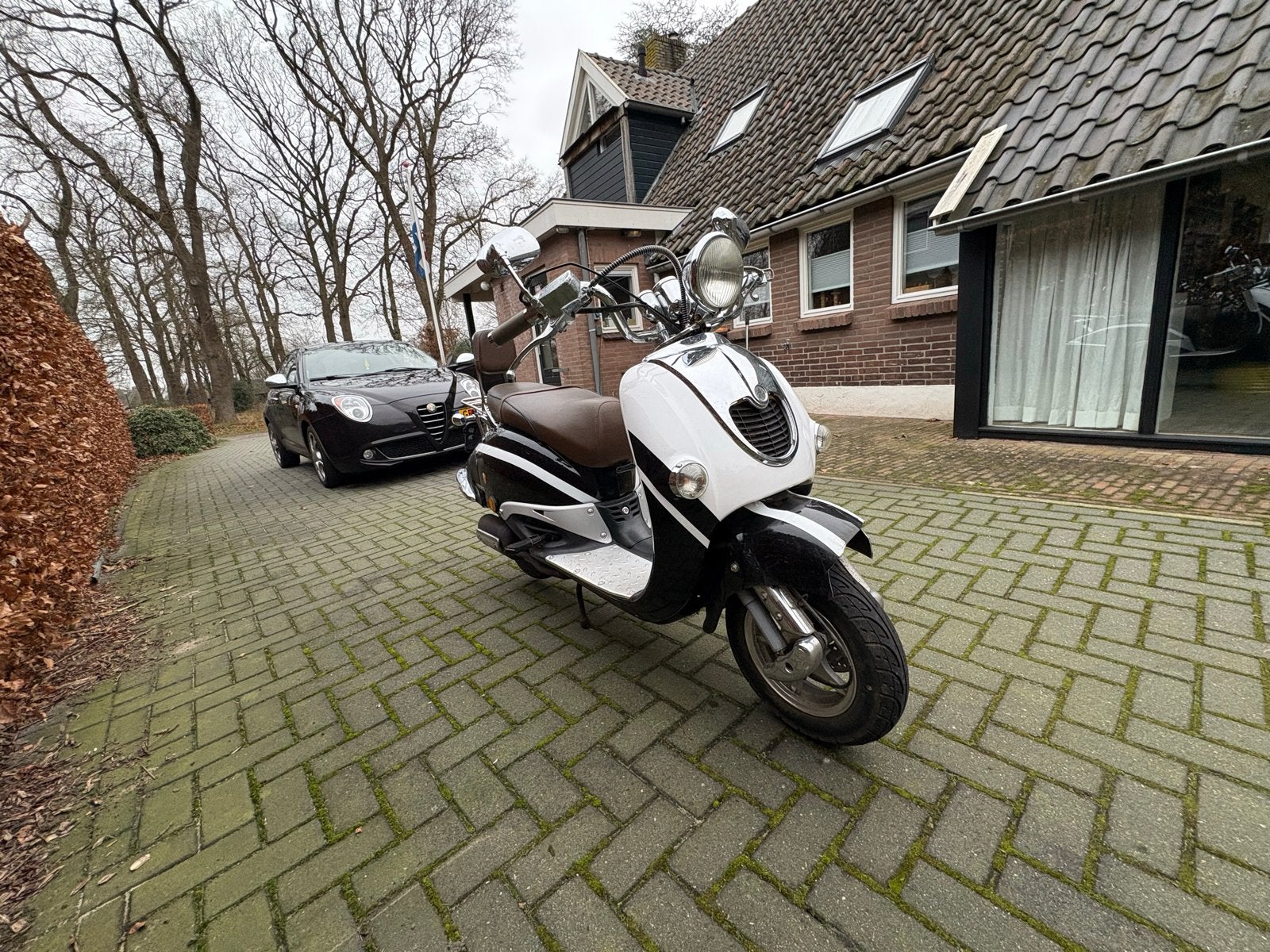 Senzo Scooter - Zwart/Wit met gebruikssporen, Ophalen, Gebruikt, Benzine, Overige merken
