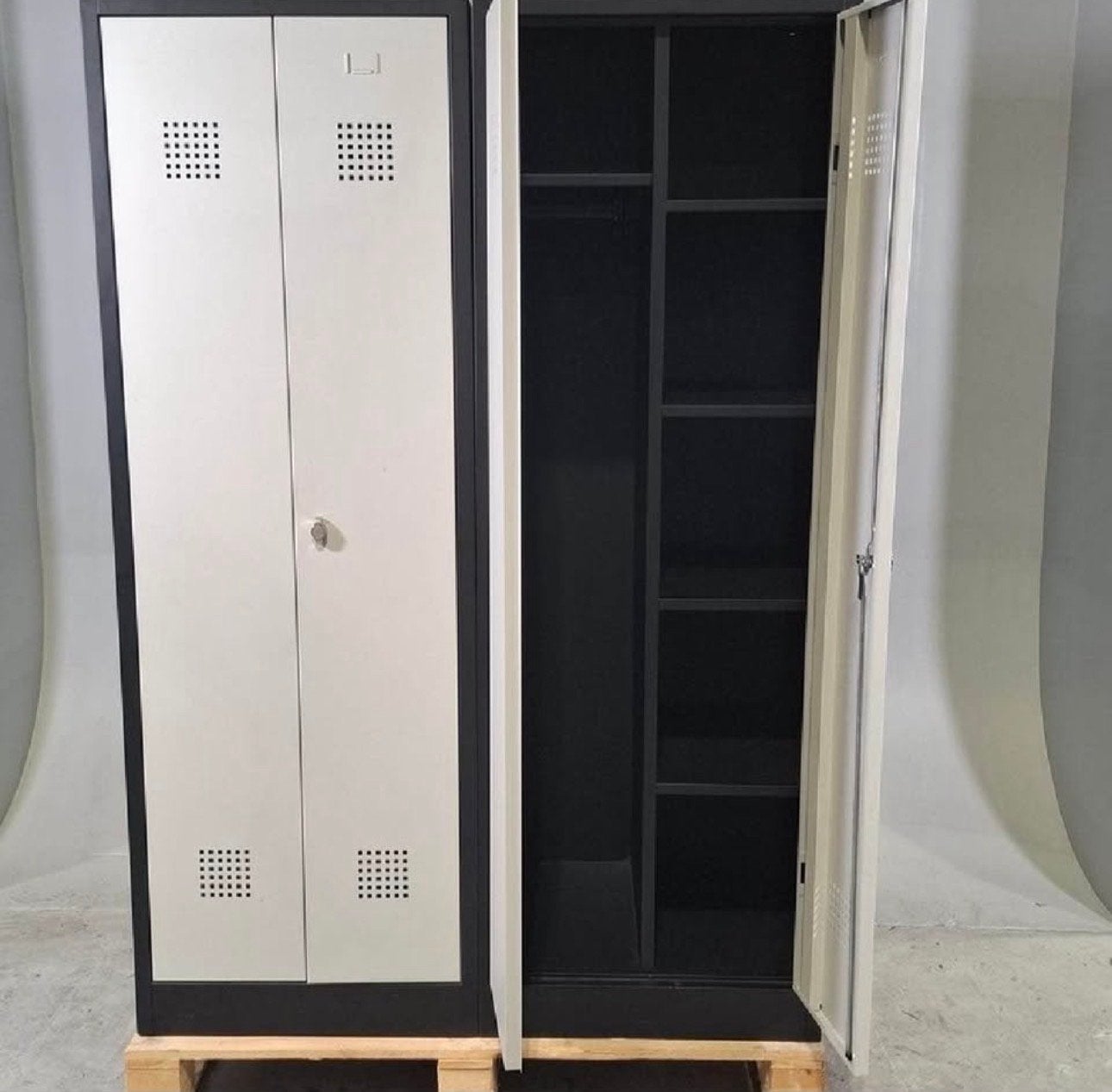 Metalen locker / opbergkast met 2 deuren, Ophalen, Gebruikt