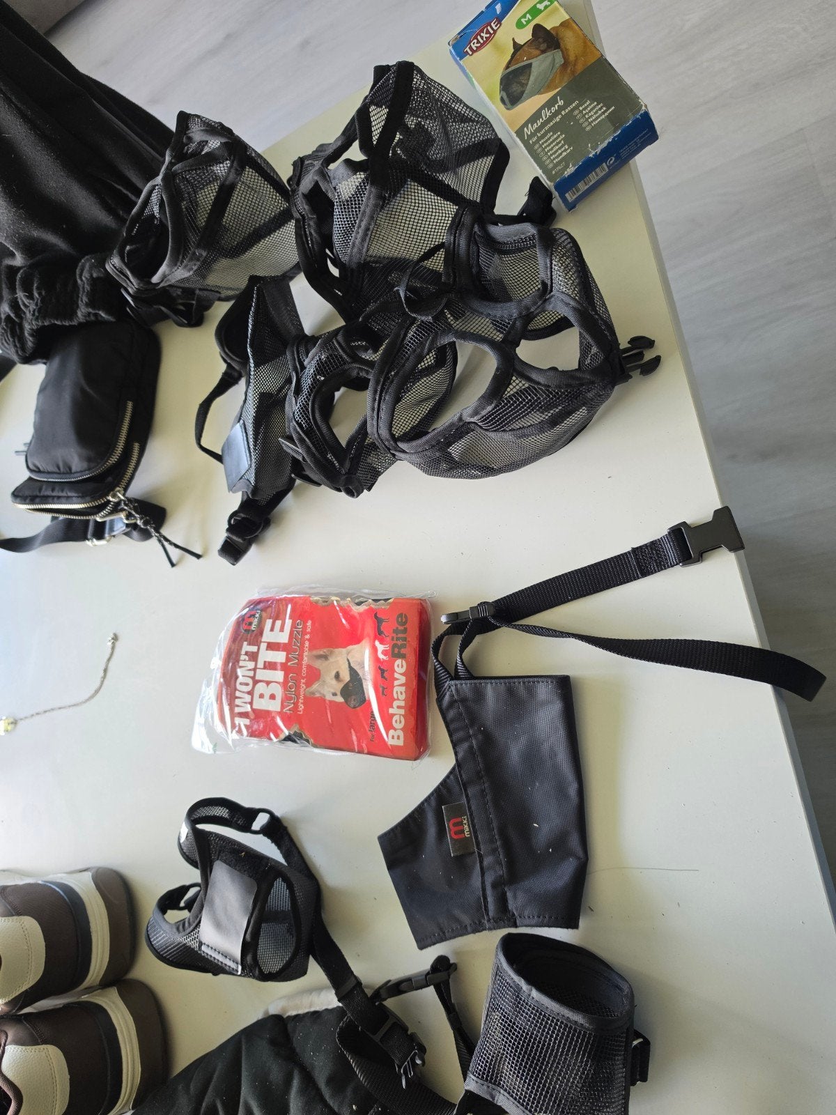 10 nieuwe muilkorfjes en snuitjes, Ophalen of Verzenden, Nieuw