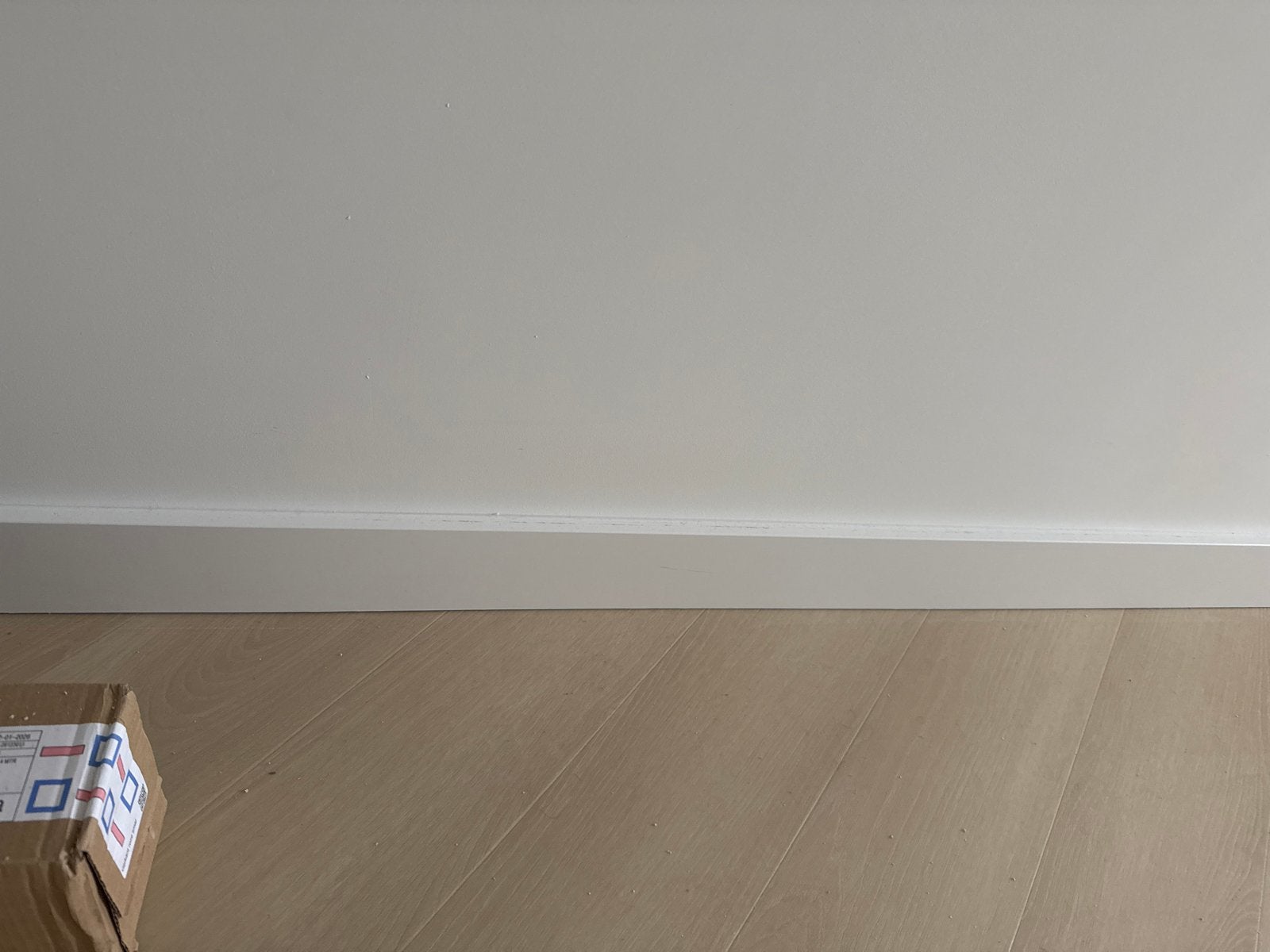 Hoogwaardige witte plinten 90x15 mm - 62,4 meter, Ophalen, Nieuw, Mdf, 200 tot 250 cm
