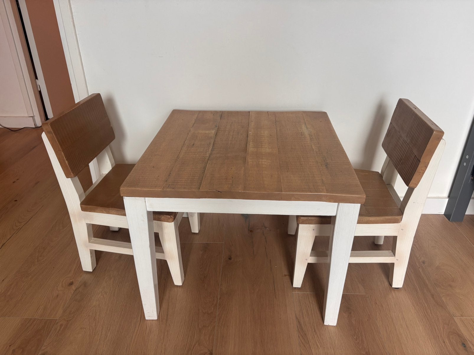kindertafel met 2 stoeltjes, Kinderen en Baby's, Kinderkamer | Tafels en Stoelen, Ophalen, Gebruikt, Tafel(s) en Stoel(en)