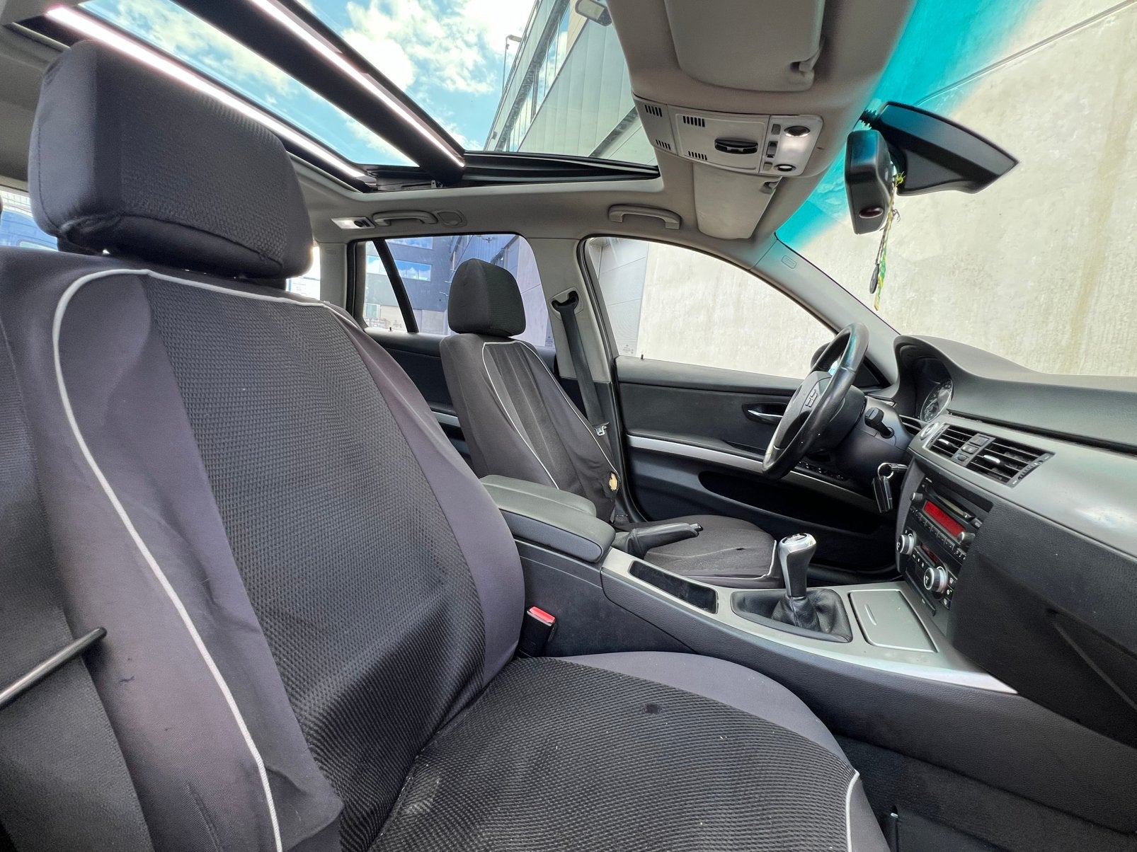 Zwarte BMW 3-Serie 320i E91 Touring 170PK/PanoramaDak/AC/NAP, 1995 cc, Zwart, 4 cilinders, Zwart